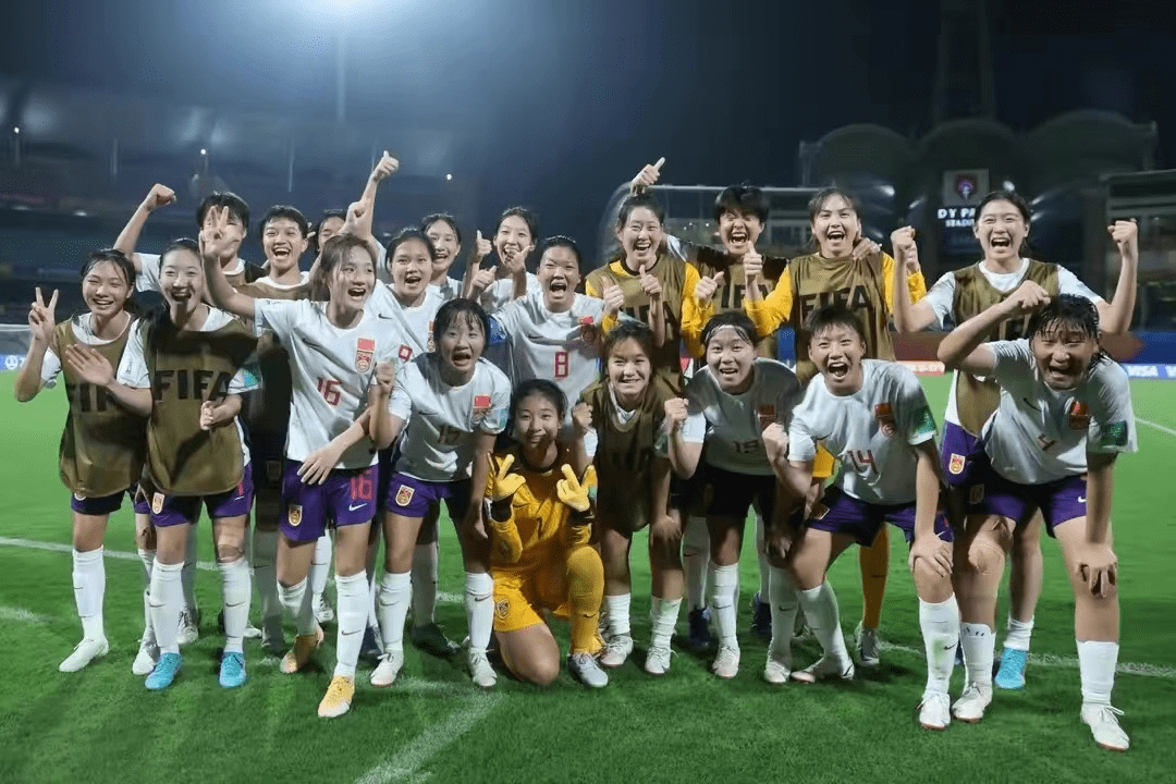 墨西哥女足士气高涨，轻松杀入淘汰赛