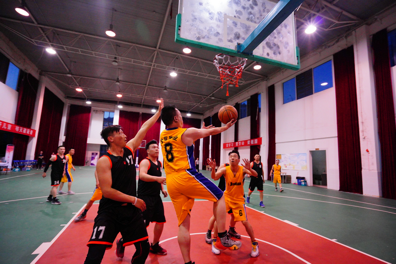 球场风暴！球队顽强拼搏掀起观赏狂潮的简单介绍