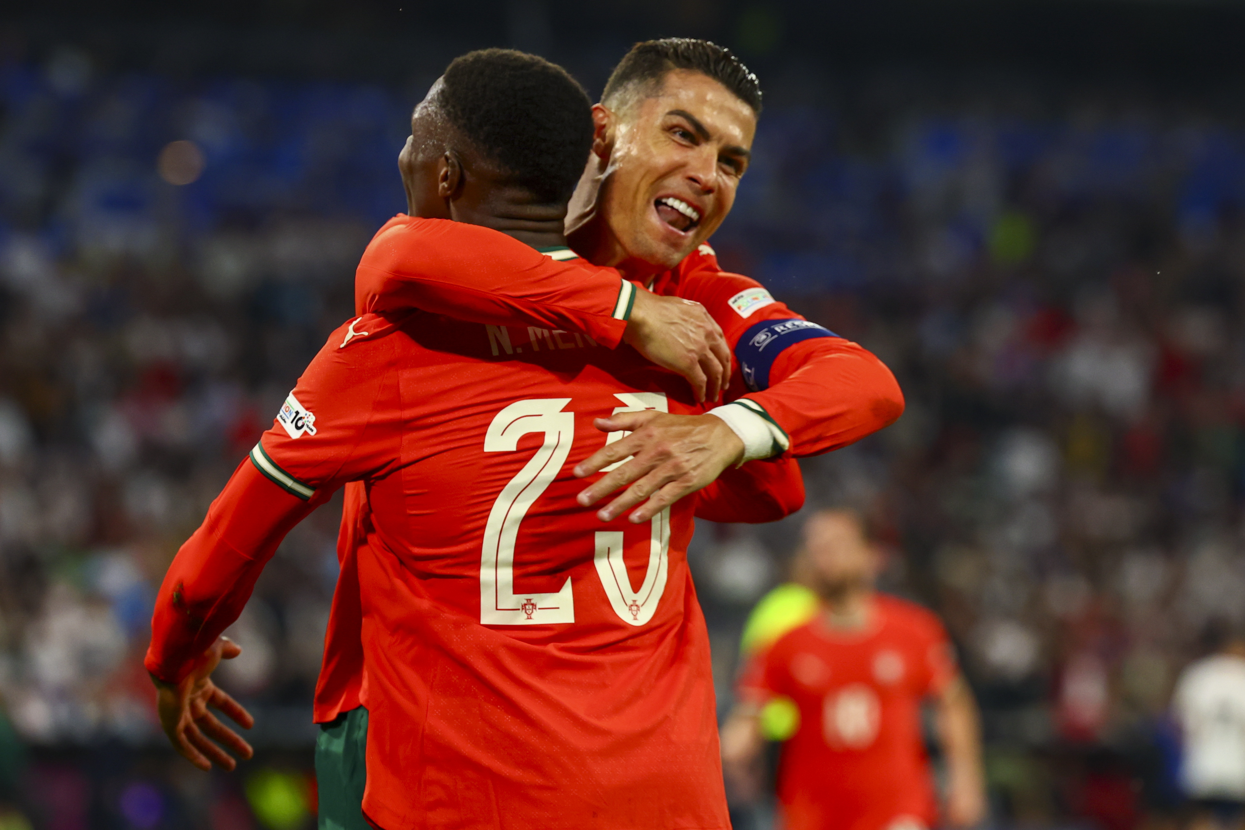 开云体育中国官网-欧洲国家足球赛巅峰对决，球队积极备战