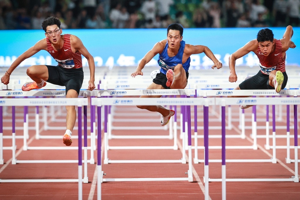 中国田径队夺得男子跨栏金牌