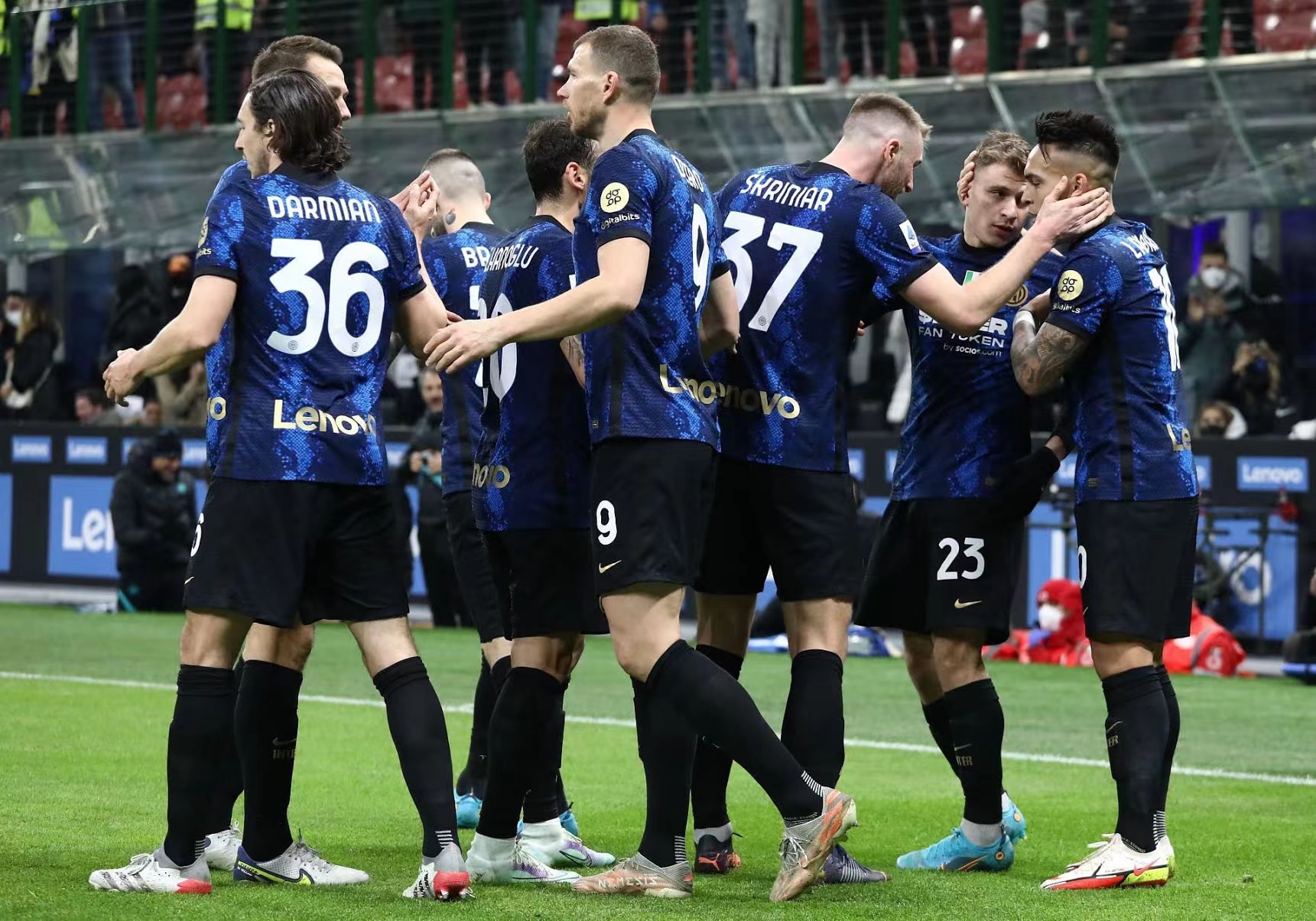 包含佛罗伦萨主场2-0击败AC米兰的词条