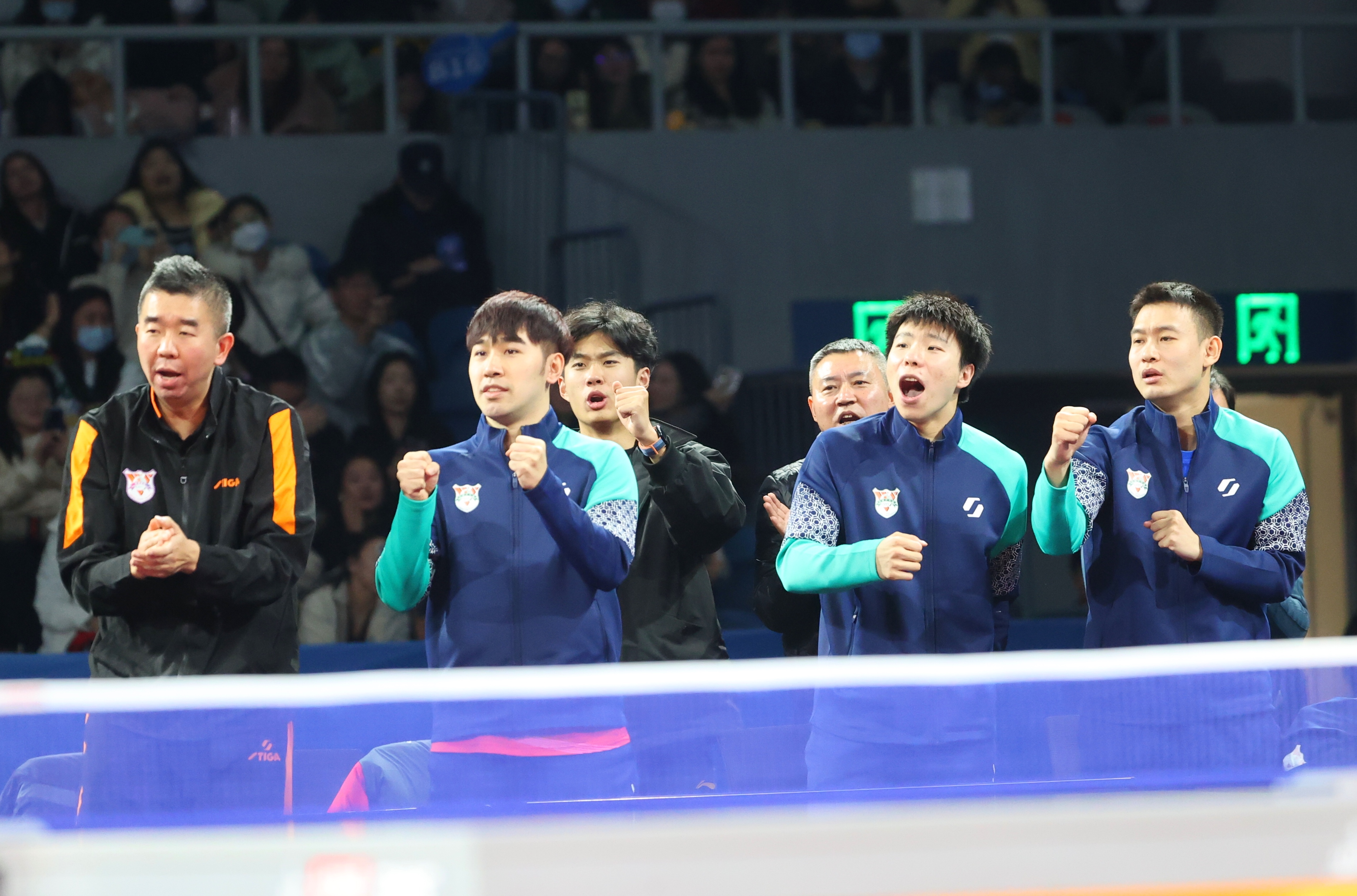 包含鲁能队备战激烈对手，全力出战的词条