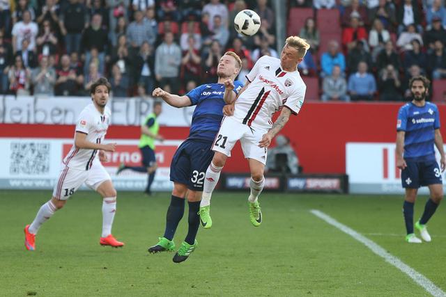 里昂在主场遭逢失利，沙尔克展现优势的简单介绍